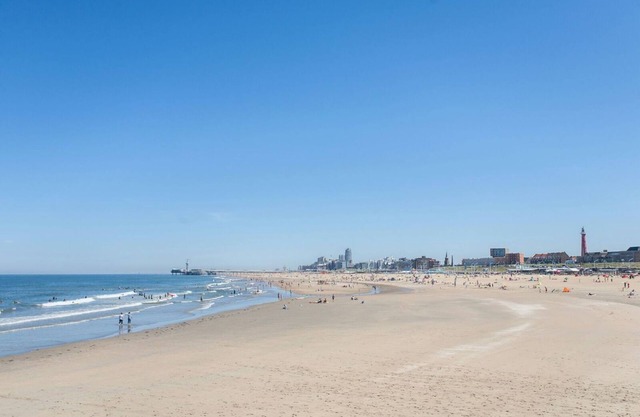 Beautiful houseboat with terrace, jacuzzi