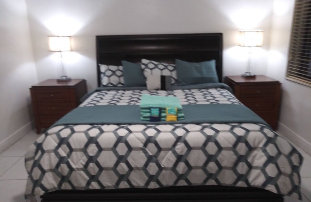 Beautiful King Bed Studio