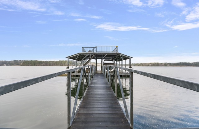 Beautiful Lake Home, Private 2 story dock