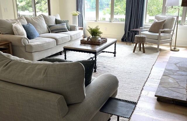 Beautiful Lake House with pool, dock with party deck, video games, pool table