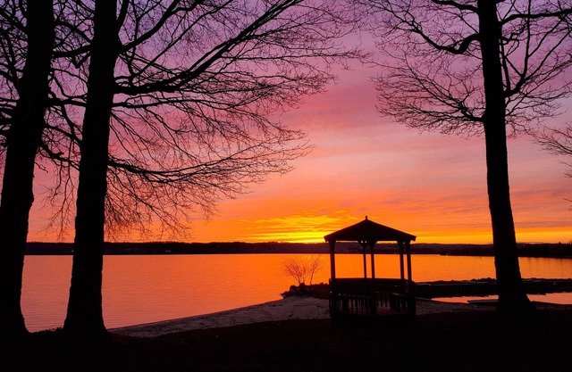 Beautiful Lake Leelanau, Minutes to Traverse City and all of Leelanau County