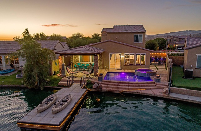 Beautiful Lakefront House w/Stunning View, very close to Coachella & Stagecoach