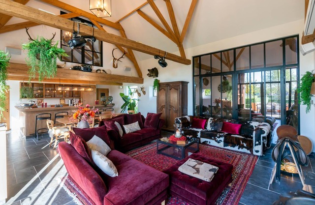 Beautiful & Luxurious Farmhouse