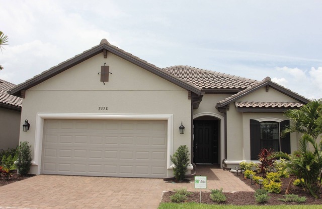 Beautiful new construction in Esplanade Golf and Country Club in Naples, FL