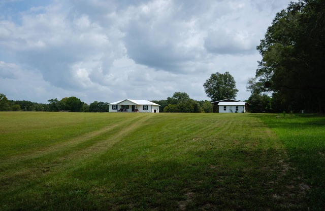 Beautiful New House on 5 Acres close to springs