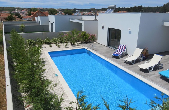 Beautiful newly built villa in Foz do Arelho within walking distance of lagoon and ocean