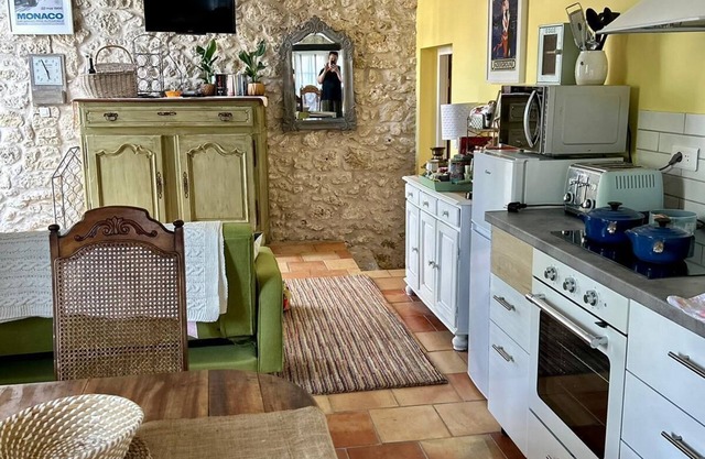 Beautiful one bedroom cottage with pool.
