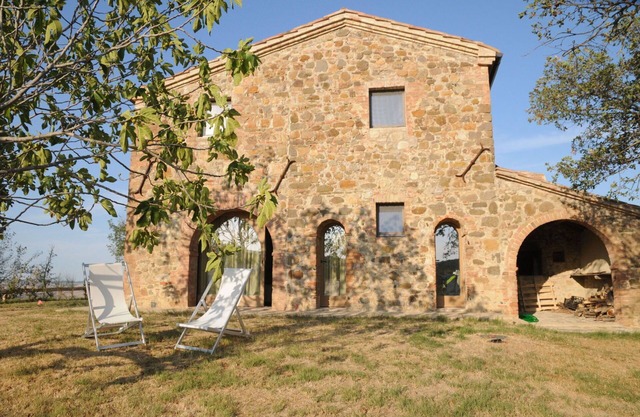 Beautiful private villa with A/C, private pool, WIFI and panoramic view, close to Montalcino