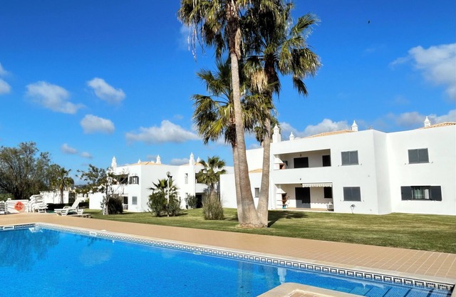Beautiful pool apartment with sea view