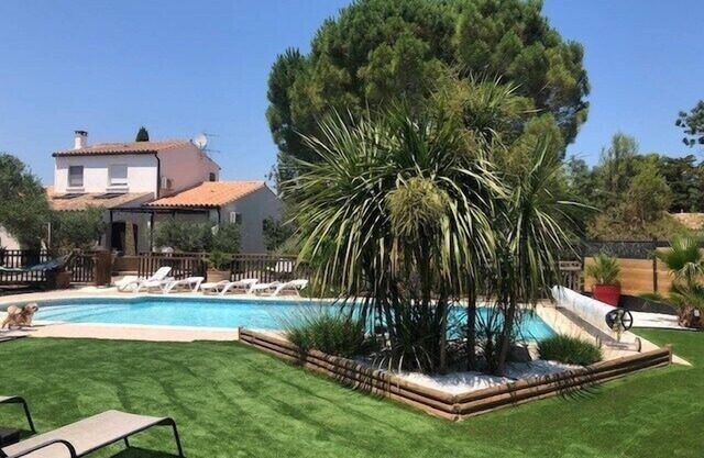 BEAUTIFUL POOL LARGE GARDEN IN PEACE NEAR CITY CARCASSONNE