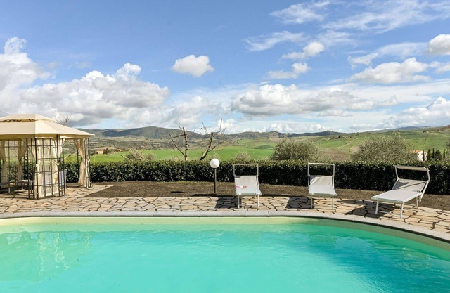Beautiful private villa with private pool, WIFI, TV, patio, pets allowed and panoramic view