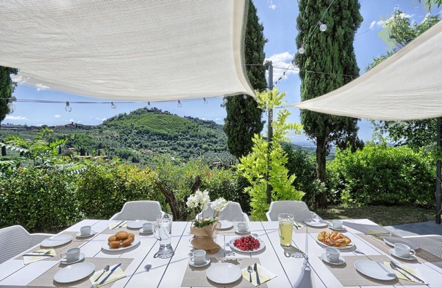 Beautiful private villa for 12 people with WIFI, A/C, private pool