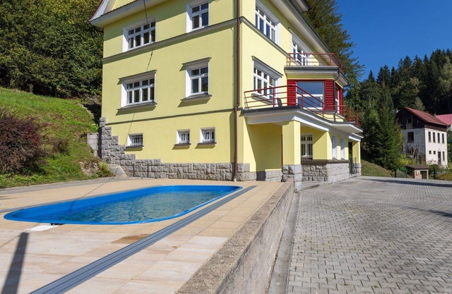Beautiful private villa for 24 people with private pool, WIFI, TV, terrace and parking