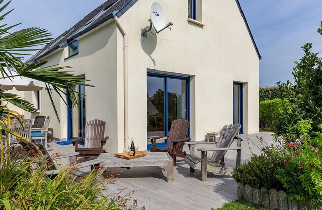 Beautiful private villa for 6 guests with WIFI, TV and terrace