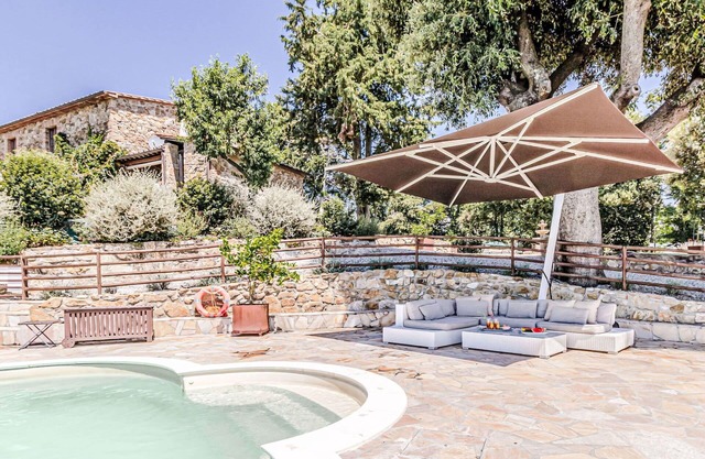 Beautiful private villa for 10 people with pool, WIFI, A/C, TV and terrace