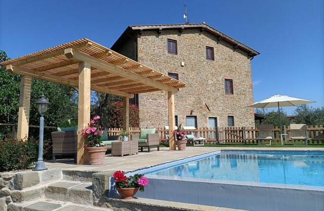 Beautiful private villa for 10 people with private pool, WIFI, A/C, TV, veranda and panoramic view