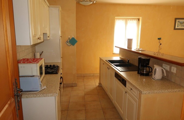 Beautiful private villa for 4 people with TV, patio and pets allowed