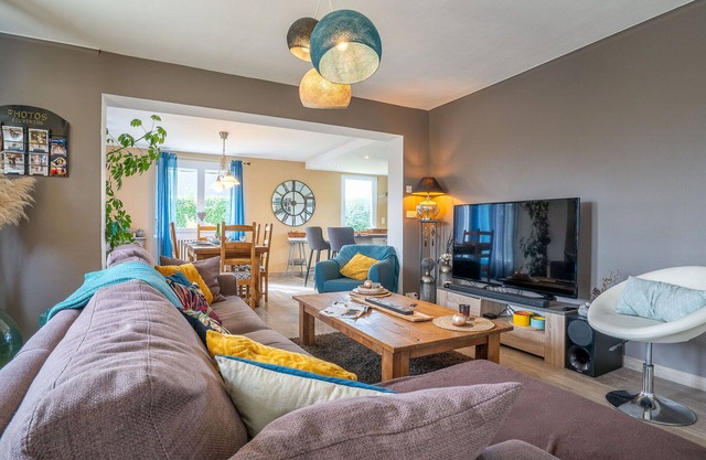 Beautiful private villa for 6 guests with WIFI, TV, patio, pets allowed and parking