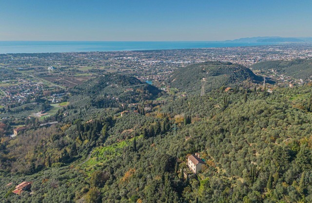 Beautiful private villa for 4 people with WIFI, A/C, TV and balcony