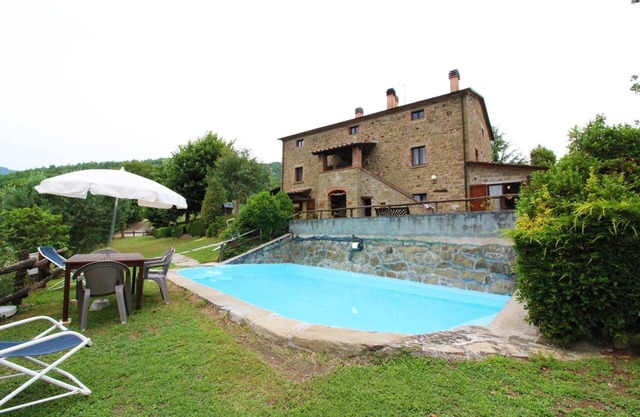 Beautiful private villa for 18 guests with WIFI, private pool, TV, veranda and pets allowed