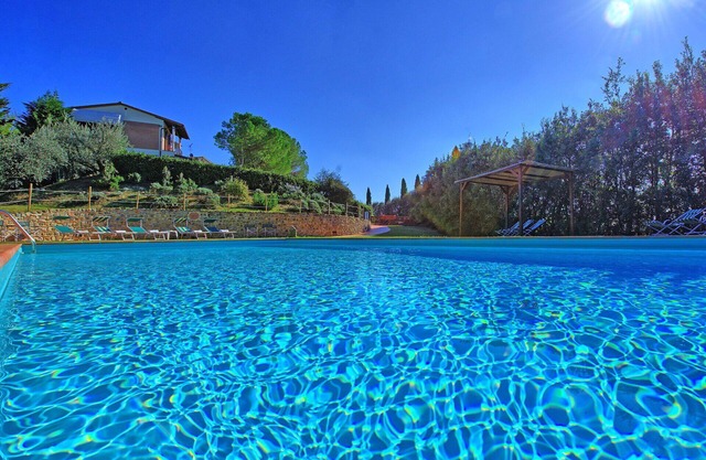 Beautiful private villa with private pool, WIFI, terrace and panoramic view, close to San Gimign.