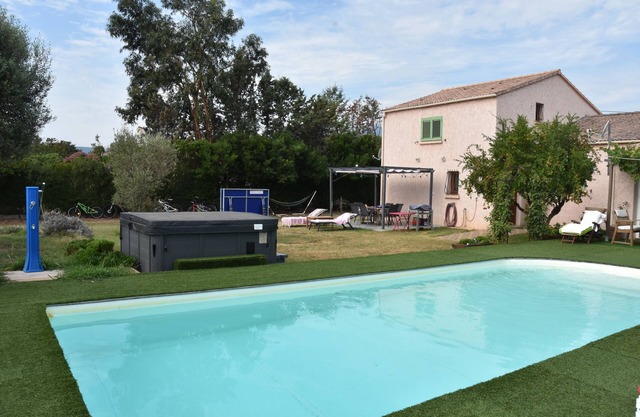 Beautiful, quiet, comfortable house with pool for family holidays