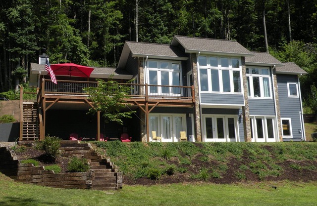 Beautiful, quiet. Right on the river. New High speed internet!