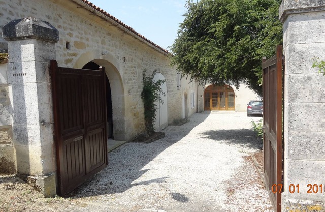 Beautiful residence in CharentePoitou in the middle of the vineyards.