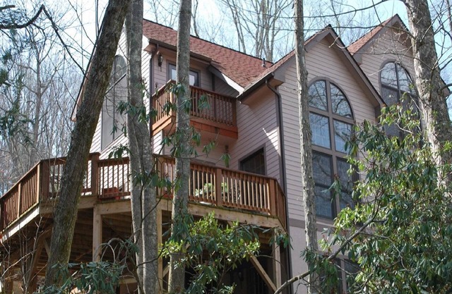 Beautiful Riverside Getaway