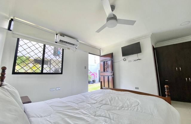 Beautiful Room in Ciudadela Las Garzas, next to San Marino, Guayaquil