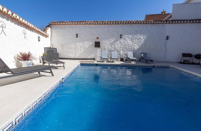 Beautiful rural house with swimming pool and barbecue