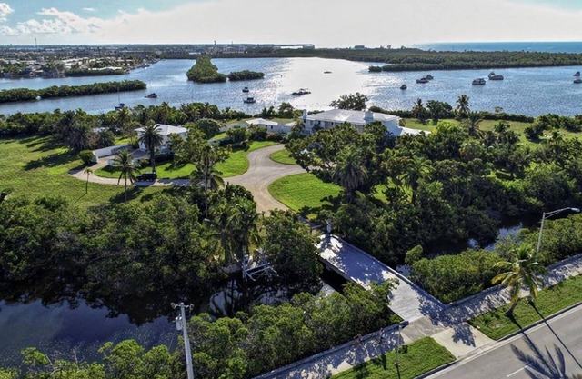 BEAUTIFUL SANCTUARY PRIVATE ISLAND CONNECTED BY BRIDGE TO KEY WEST