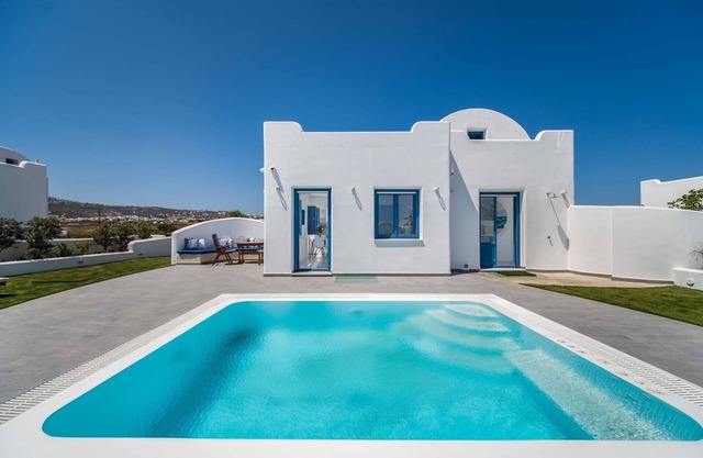 Beautiful Santorini Villa | 2 Bedroom Villa | Private Pool & Magical Sea Views.