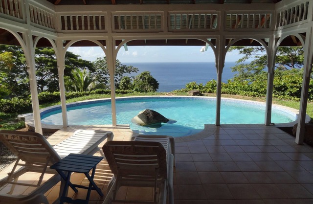 Beautiful, secluded, open plan cottage with spectacular sea views