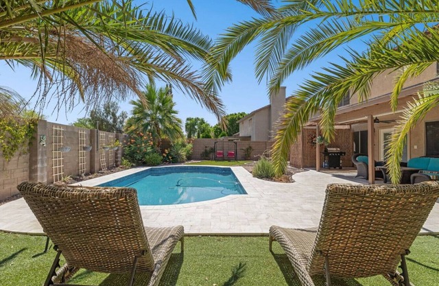 Beautiful & Spacious Home W/Heated Pool & Hot Tub