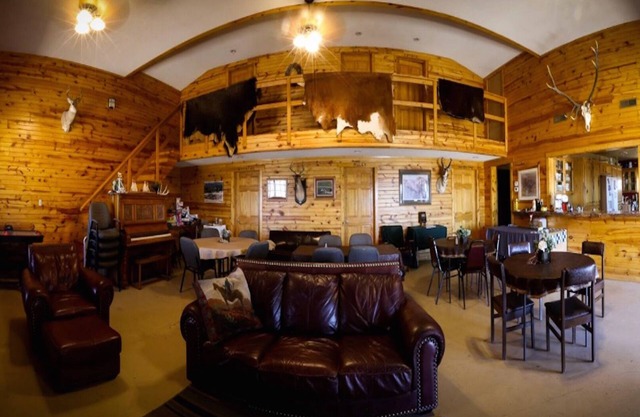 Beautiful, spacious lodge 6 bedroom ranch lodge