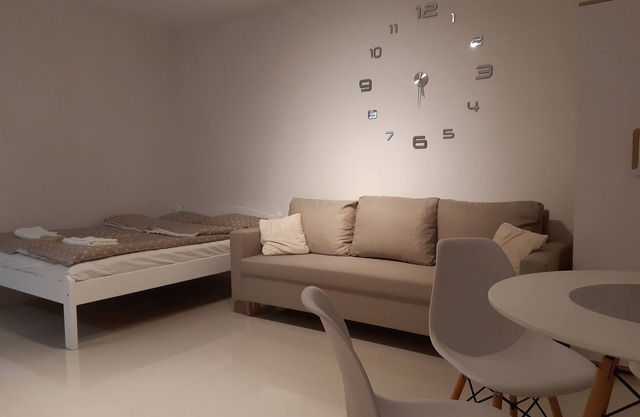 Beautiful studio flat in the heart of the city. Equipped with basic amenities
