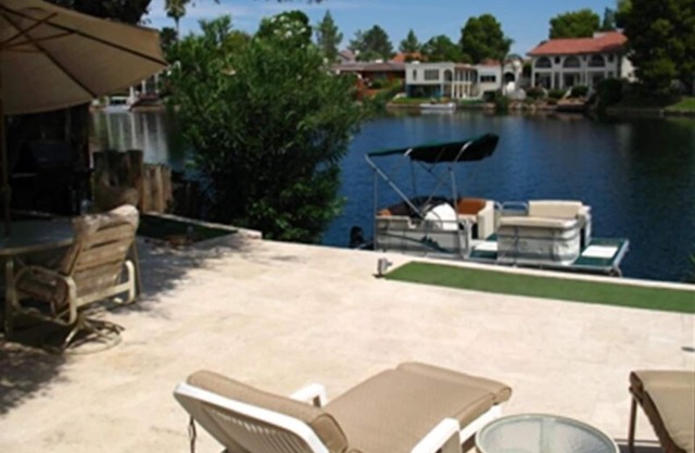 Beautiful Tempe Waterfront Villa with Many Extras