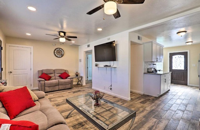 Beautiful Tuscon House about 1 Mi to Downtown!