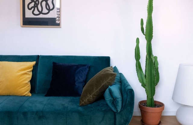 Beautiful Two-Level One-Bedroom Apartment – Mirable PM