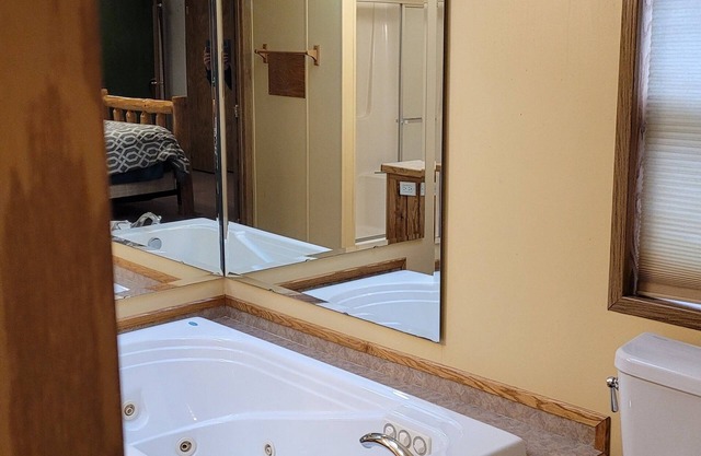 Beautiful vacation rental on Mille Lacs Lake! Dog friendly, dock slip included