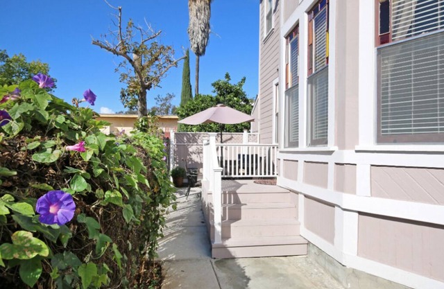 Beautiful Victorian Unit with Private Patio, BBQ Close to DT, Convention Center