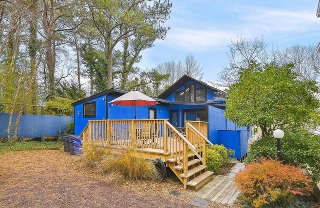 Beautiful View of Lake Comegys, Short Walk to Beach & Pet Friendly!