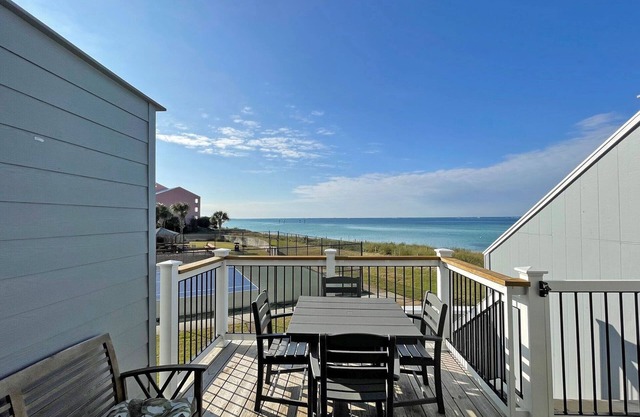 Beautiful views of Santa Rosa Sound, nicely-decorated 2-br/2.5-bath townhome