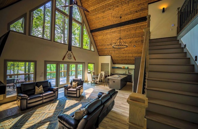 Beautiful views with lake access and zero stairs to the water!