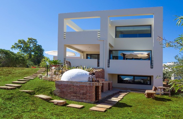 Beautiful villa 800 meters from the beach