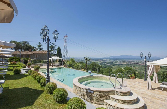 Beautiful villa for 4 guests with A/C, pool, WIFI, TV and panoramic view