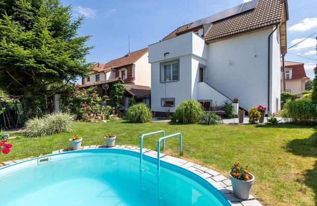 Beautiful villa for 4 people with private pool, WIFI, TV and patio