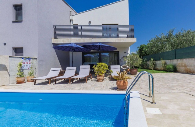 Beautiful villa for 6 people with A/C, private pool, WIFI, TV, terrace, pets allowed and parking