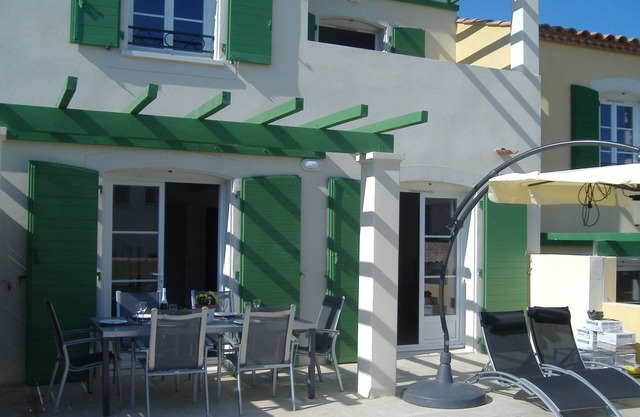 Beautiful villa in quiet residence, beach 800m. Free WiFi, bicycles